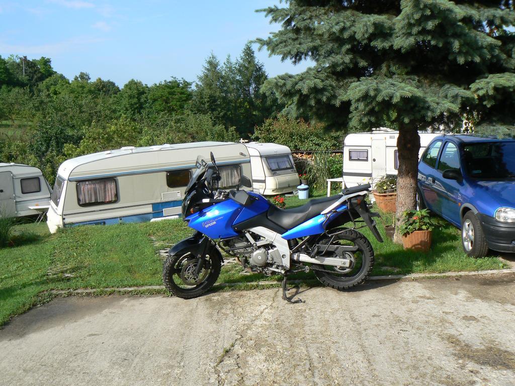 Auto-Chatka Sandomierz Buitenkant foto